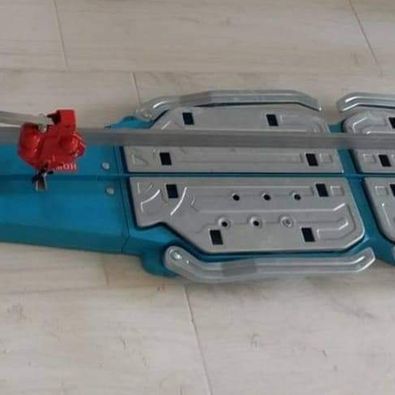 Detalle técnico de cortadora para cerámica - Sistema de seguridad integrado